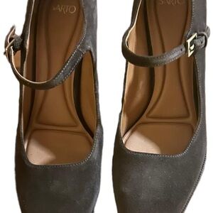 Brown suede shoes BRAND NEW by Franco Sarto.